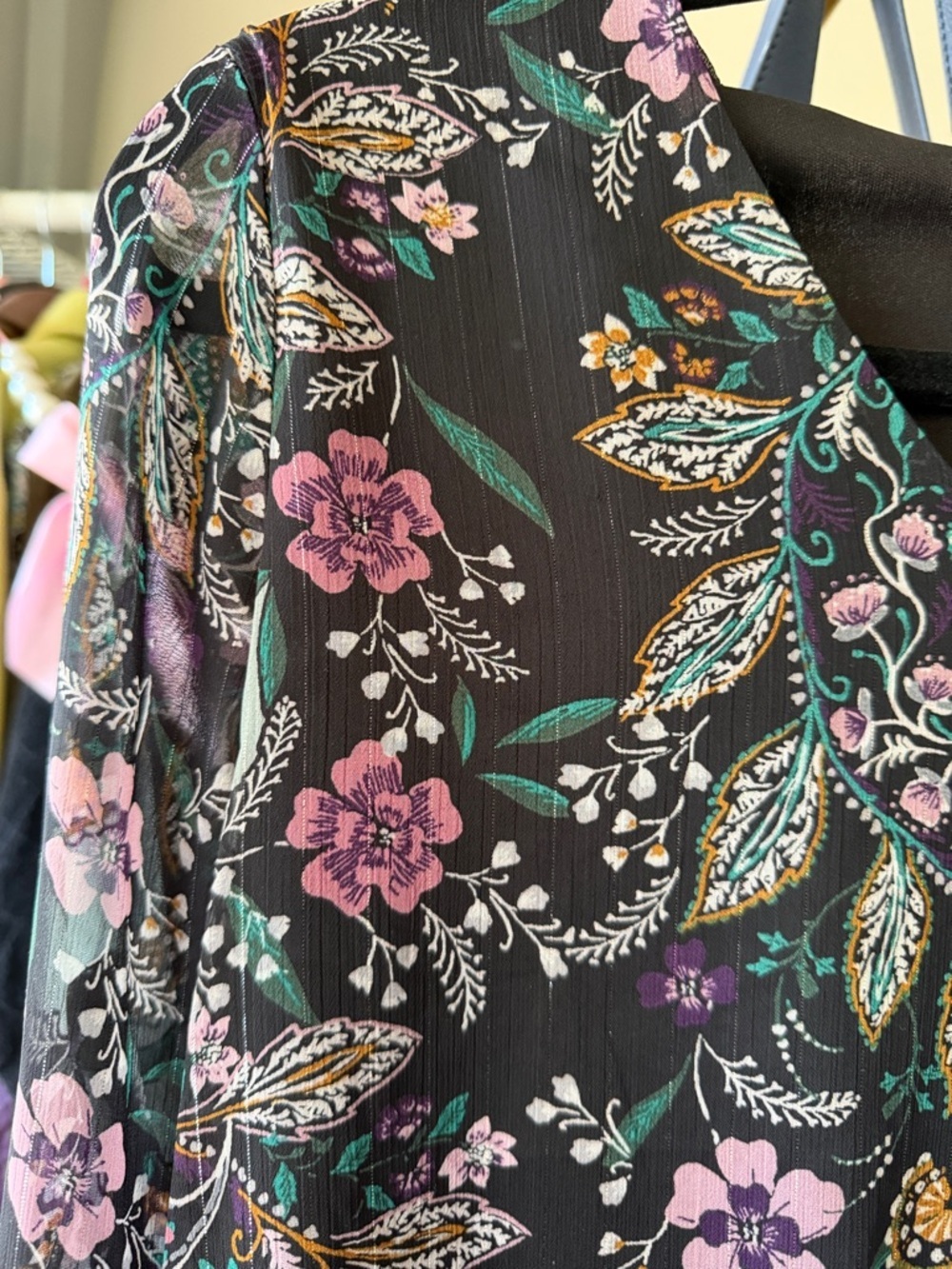 Floral V-Neck Blouse in Black with Pink Floral Print size XS - Picture 5 of 7